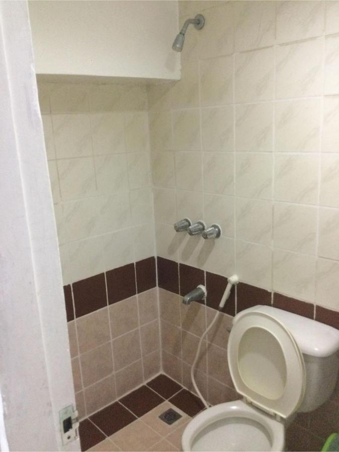 Oyo 817 Vista Apartelle 曼达卢永 外观 照片