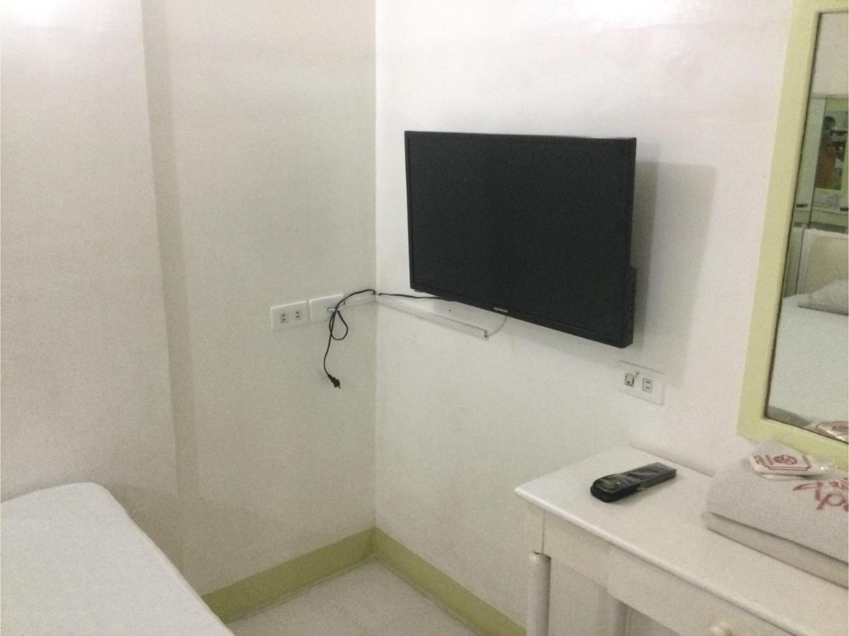 Oyo 817 Vista Apartelle 曼达卢永 外观 照片