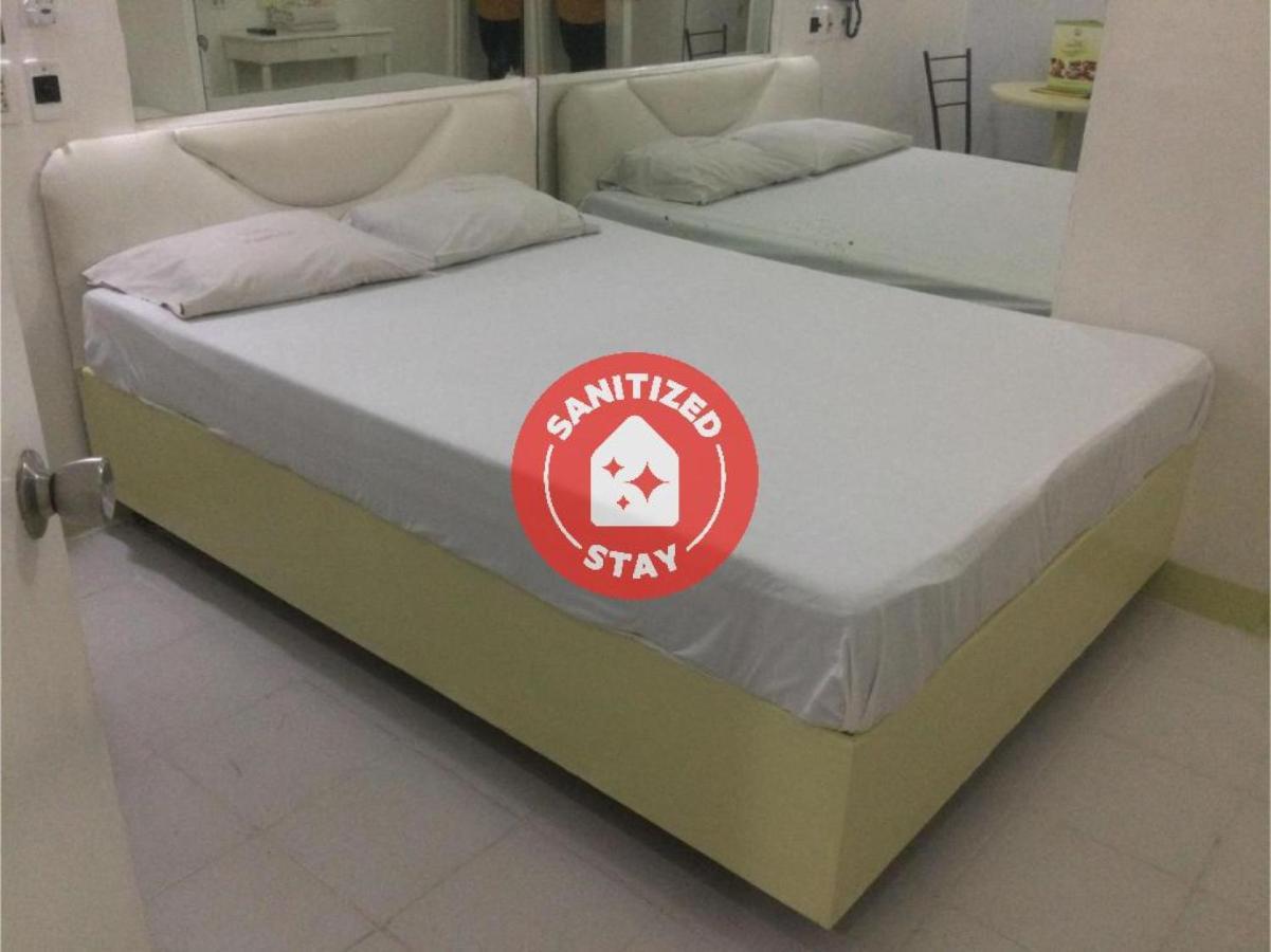 Oyo 817 Vista Apartelle 曼达卢永 外观 照片