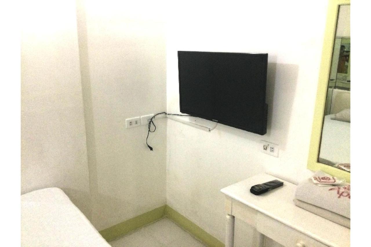 Oyo 817 Vista Apartelle 曼达卢永 外观 照片