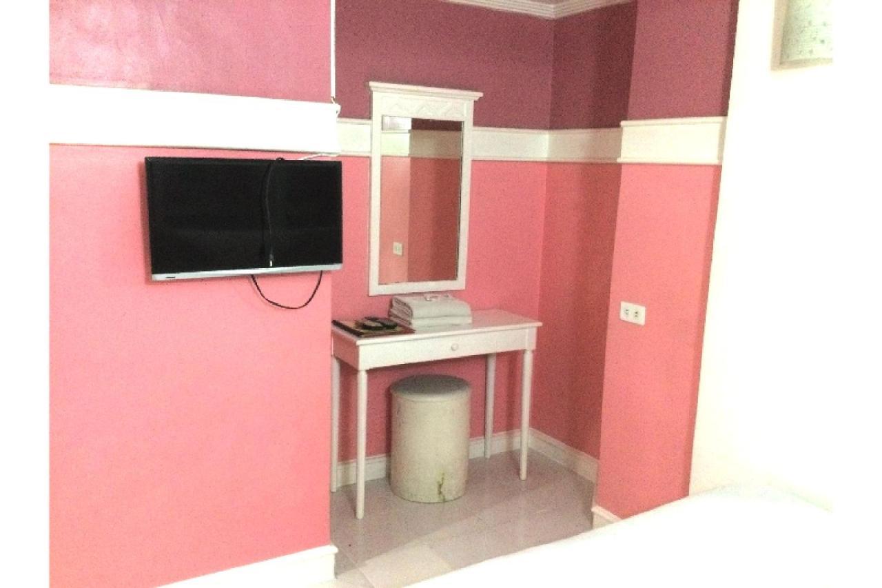 Oyo 817 Vista Apartelle 曼达卢永 外观 照片