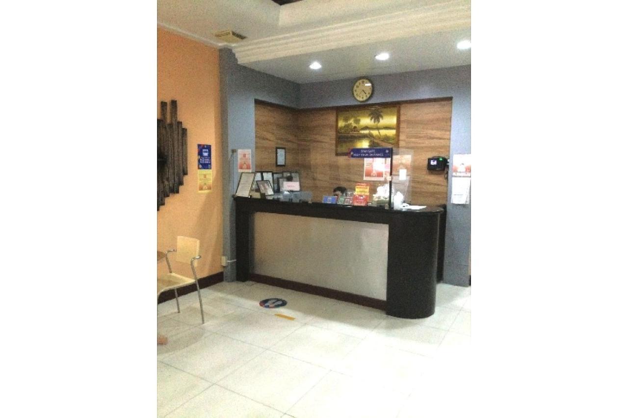 Oyo 817 Vista Apartelle 曼达卢永 外观 照片